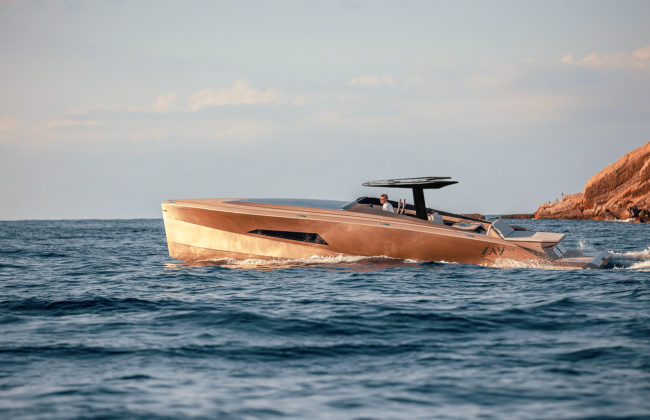 Nuevo SAY 42 con T-Top para alquiler de barcos en Ibiza 2023