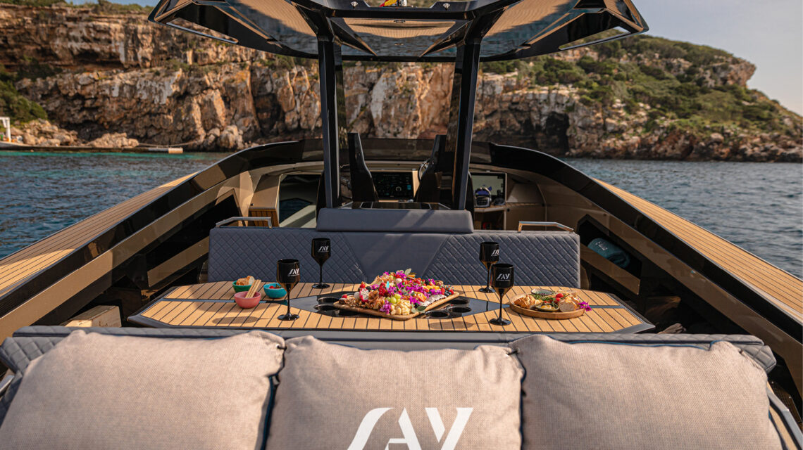 SAY 42 „OLIVIA“ Carbon Superboat mit T-Top für Tagescharter Ibiza 12